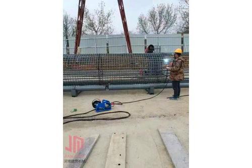鋼筋籠盤絲機全自動滾焊機在電桿生產(chǎn)中的應用與優(yōu)勢