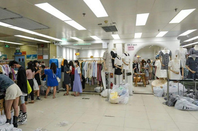 我想賣服裝去哪里進(jìn)貨?開(kāi)服裝店從哪里找貨源